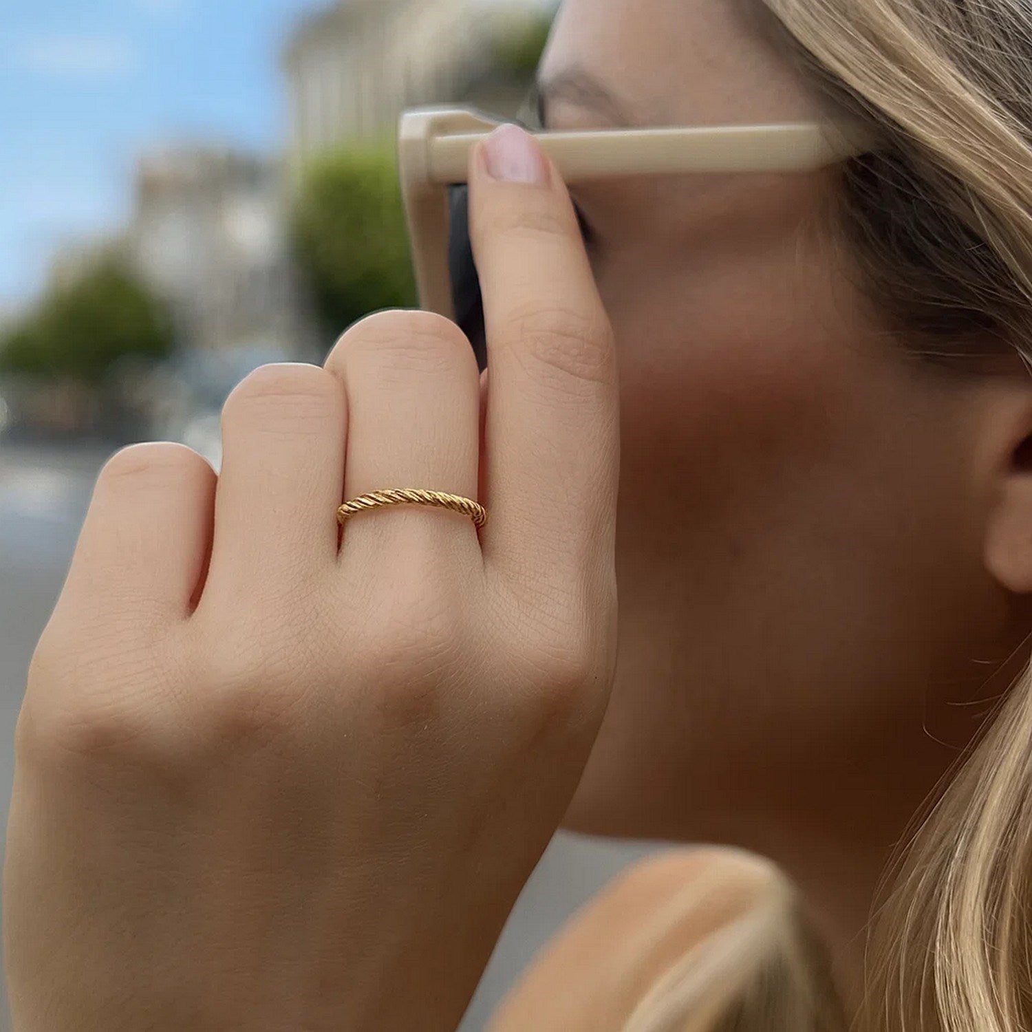 The Hidden Meaning of Rings on Each Finger: What Your Jewelry Says About You