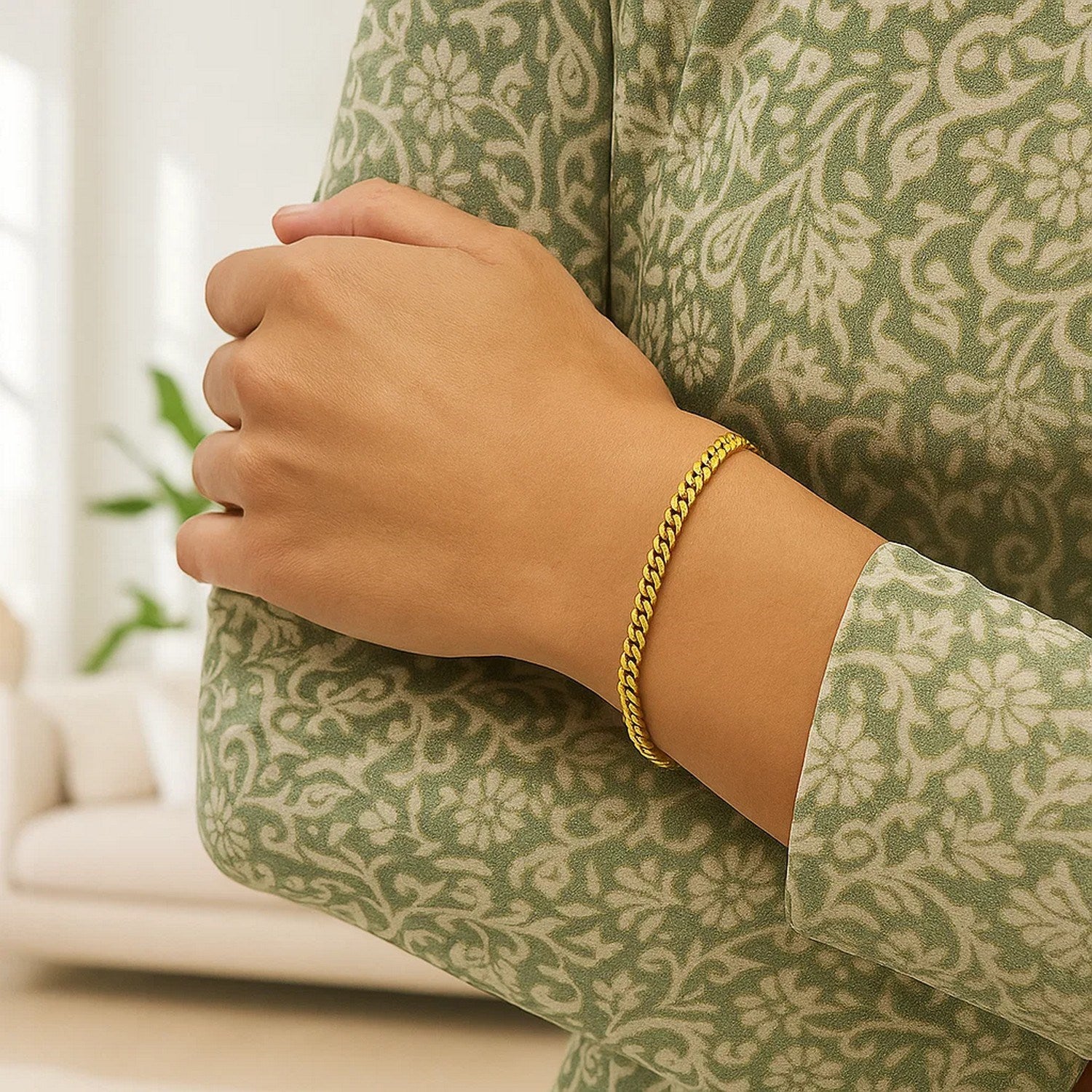 14K Yellow Gold Petite Faceted Cuban Link Chain Bracelet (4.50 mm)